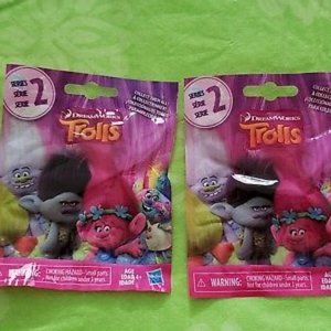 🎸 2 pc TROLLS BLIND BAG TOYS  🎸